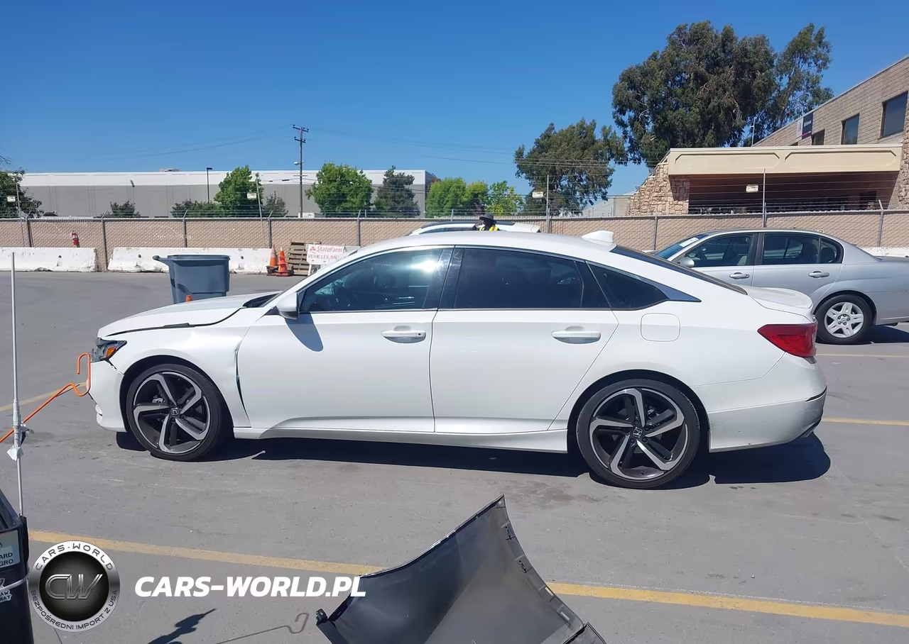 2018 Honda Accord Sport VIN:1HGCV1F38JA101032 - 14