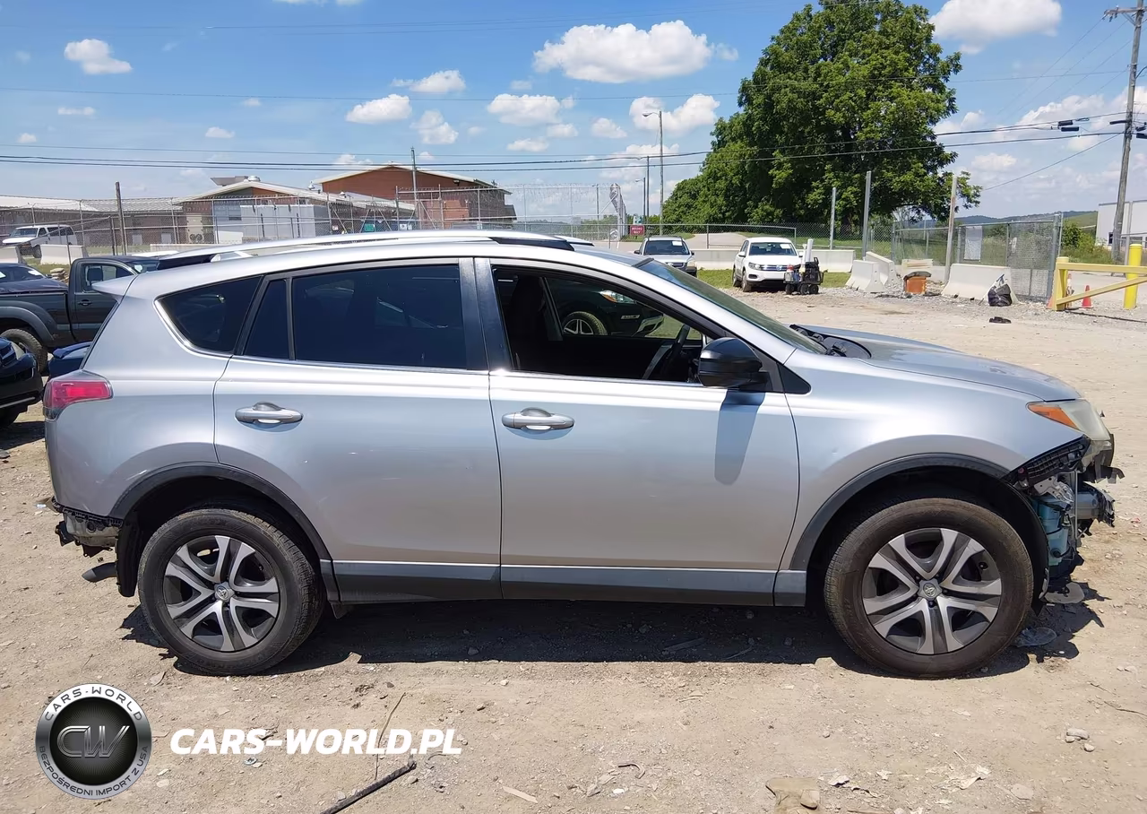 2018 Toyota Rav4 Le VIN:JTMZFREVXJJ182915 - 13