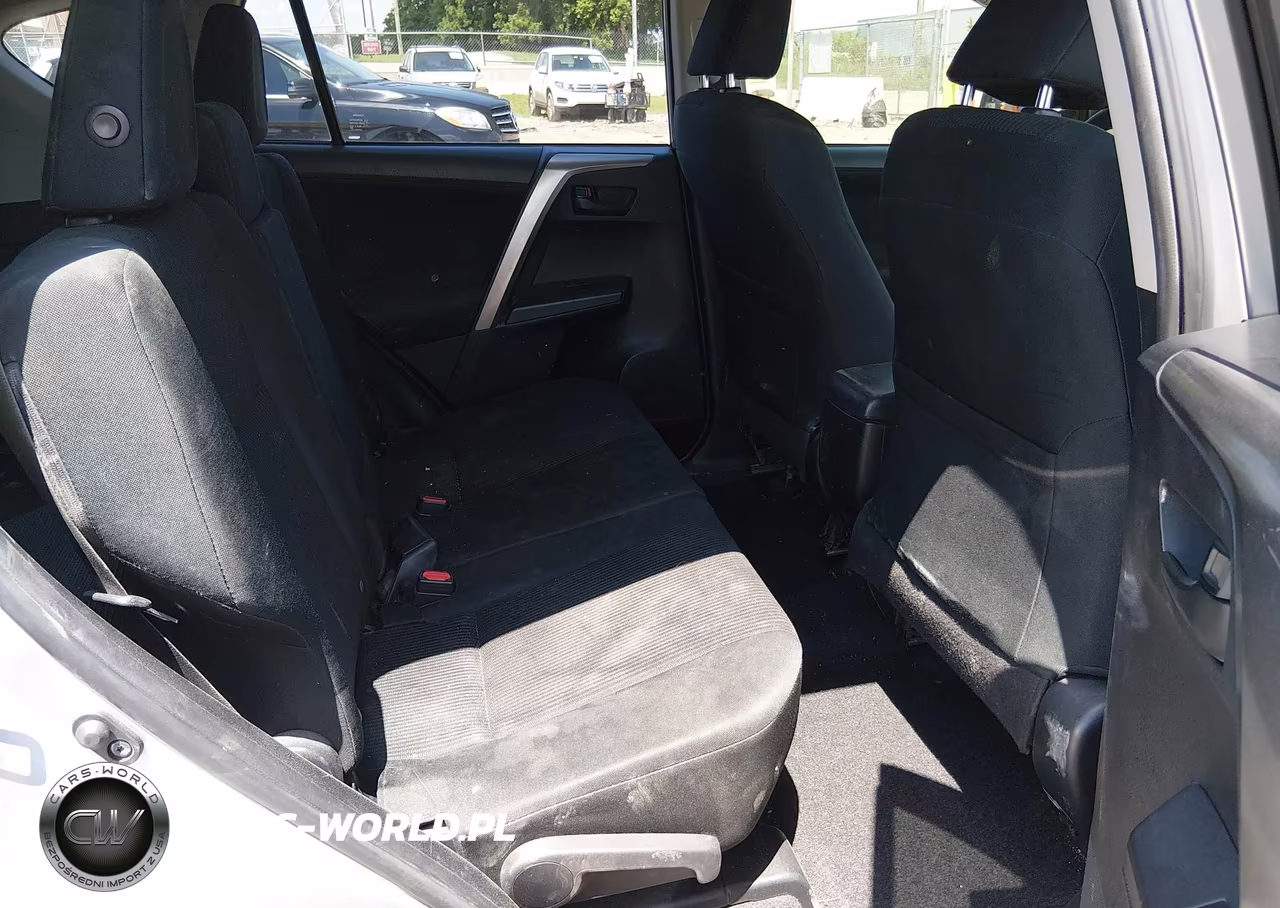 2018 Toyota Rav4 Le VIN:JTMZFREVXJJ182915 - 8