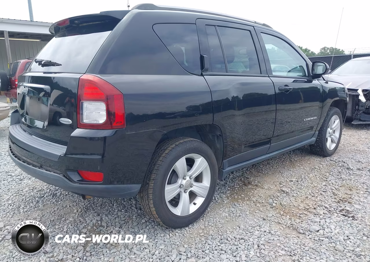 2016 Jeep Compass Latitude VIN:1C4NJCEAXGD628222 - 4