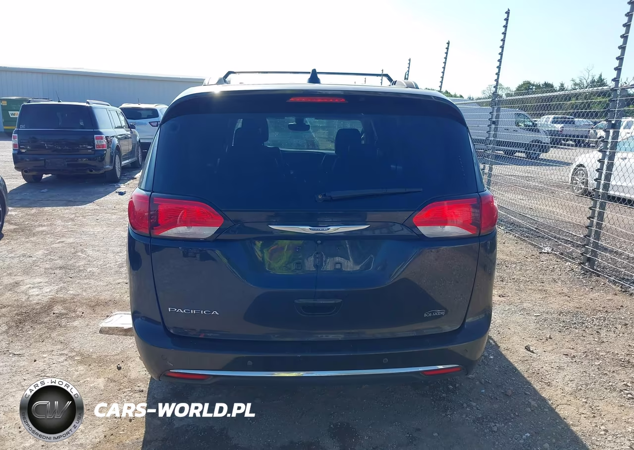 2017 Chrysler Pacifica Touring-L VIN:2C4RC1BG3HR642311 - 16
