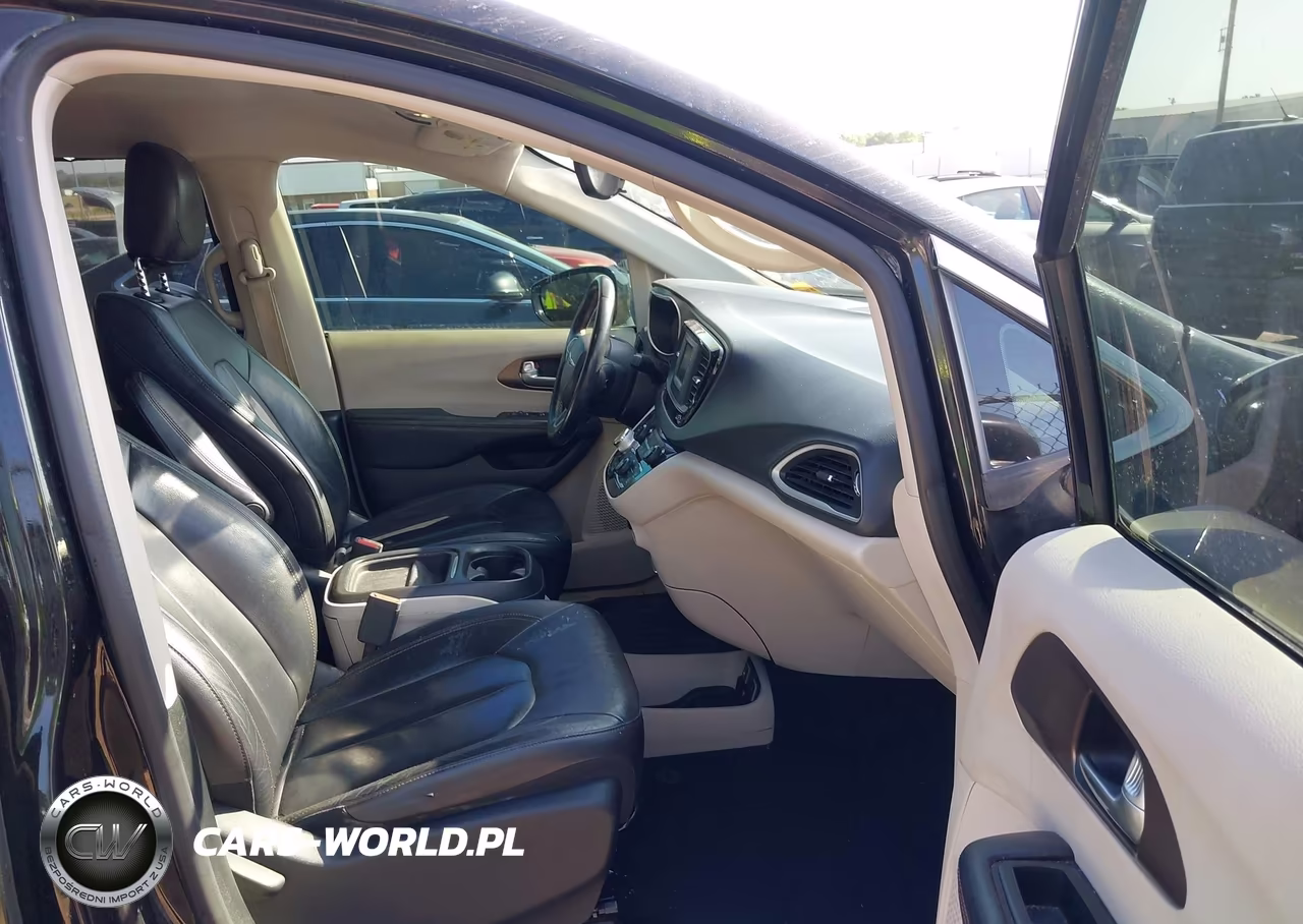 2017 Chrysler Pacifica Touring-L VIN:2C4RC1BG3HR642311 - 5