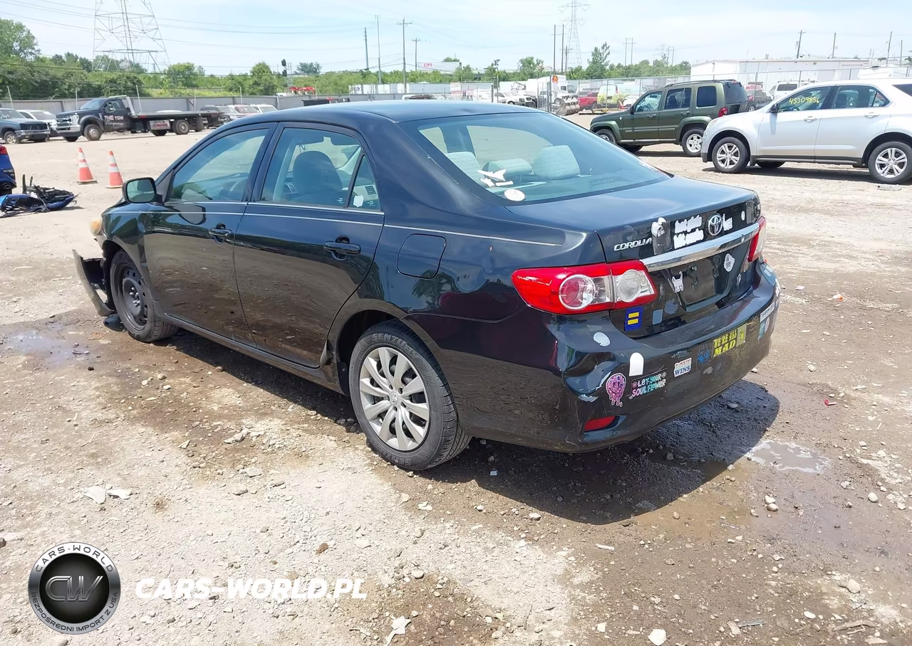 2013 Toyota Corolla Le VIN:5YFBU4EE5DP153445 - 3