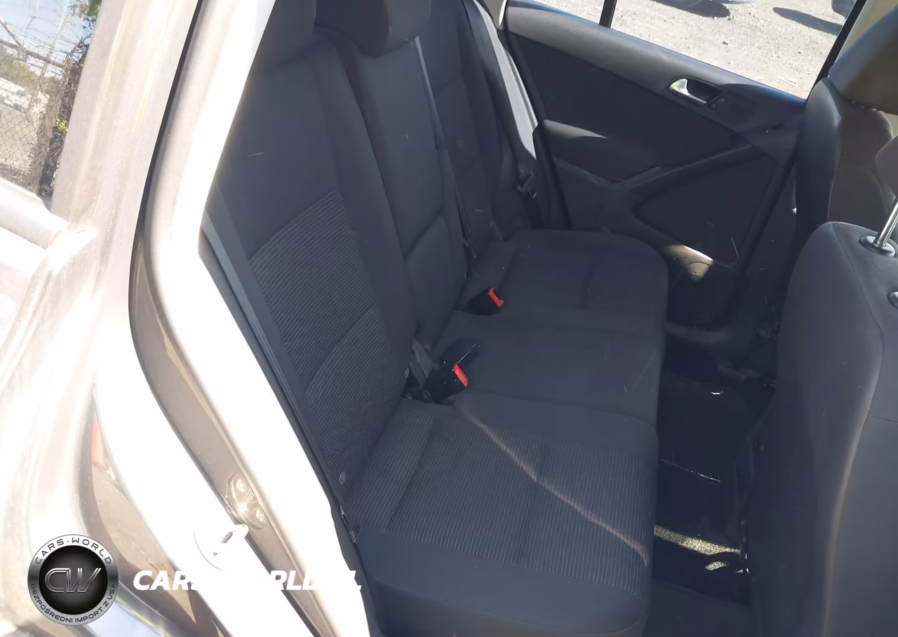 2015 Volkswagen Tiguan S VIN:WVGBV7AX0FW579393 - 8