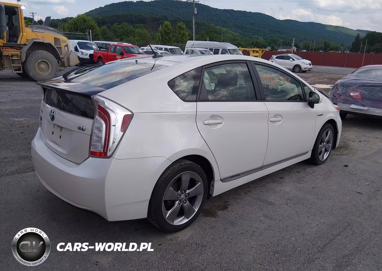 2013 Toyota Prius Three Se VIN:JTDKN3DUXD1650902 - 4