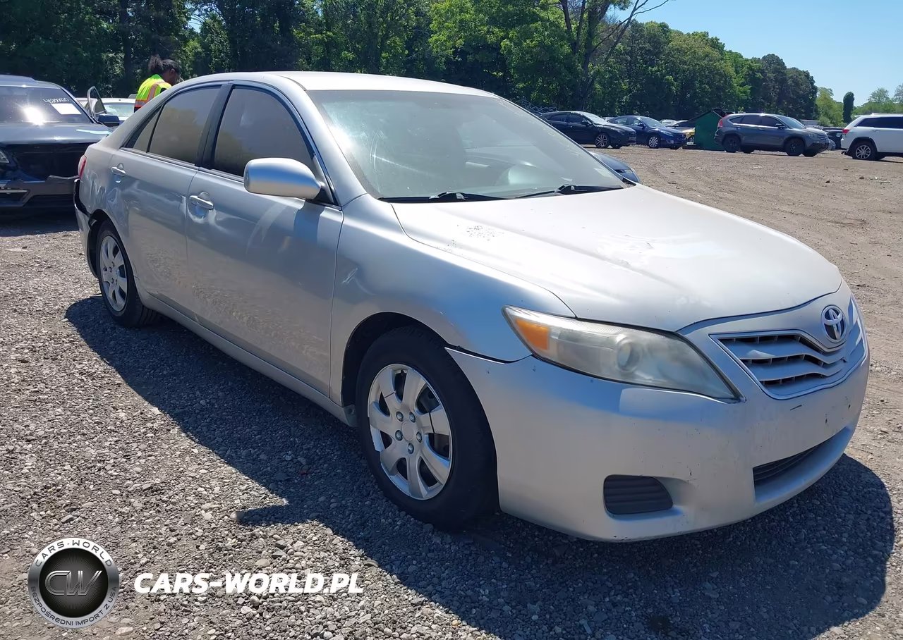2010 Toyota Camry Le – zdjęcie 1 z 11