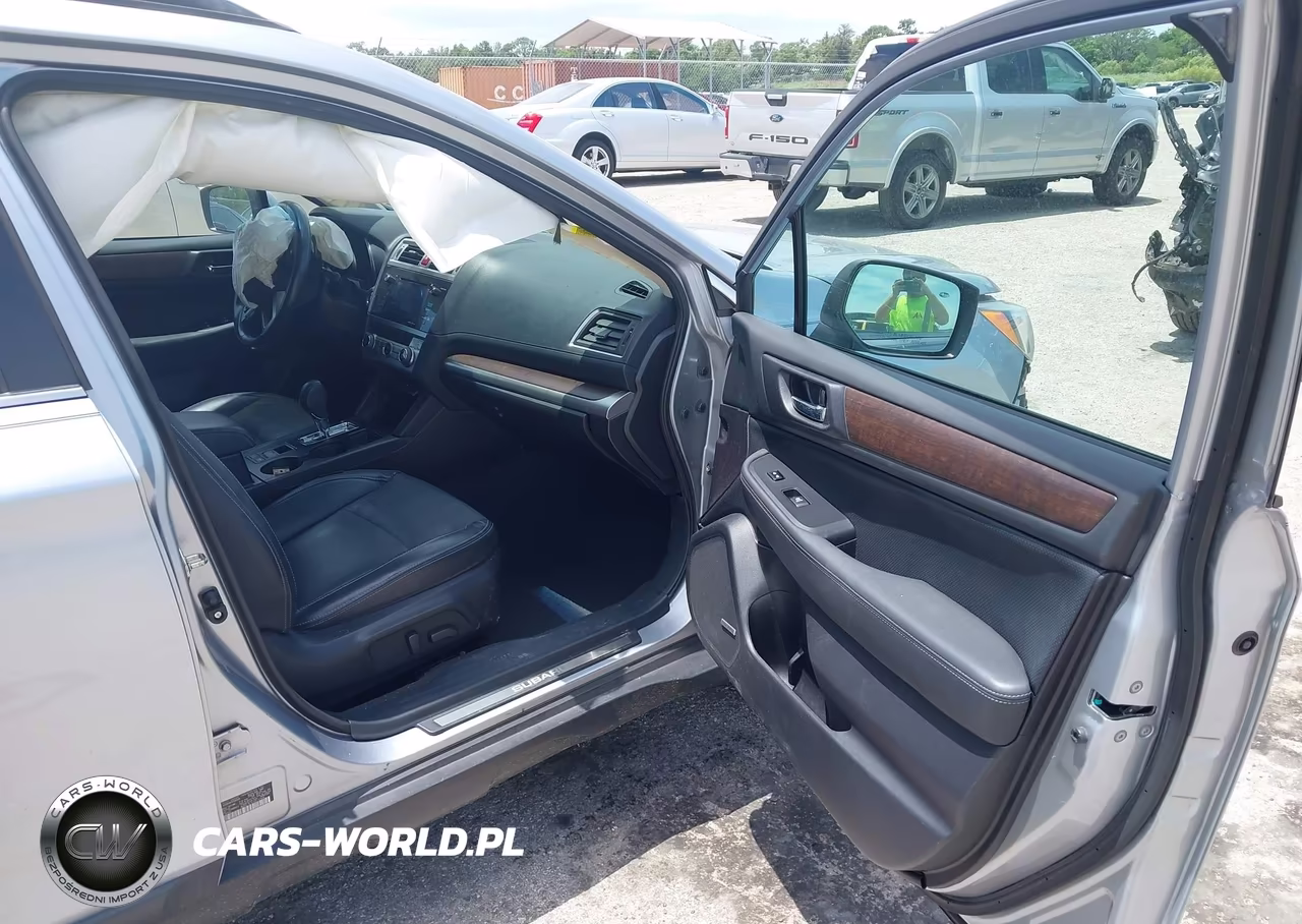 2017 Subaru Outback 3.6R Limited VIN:4S4BSENCXH3365326 - 5