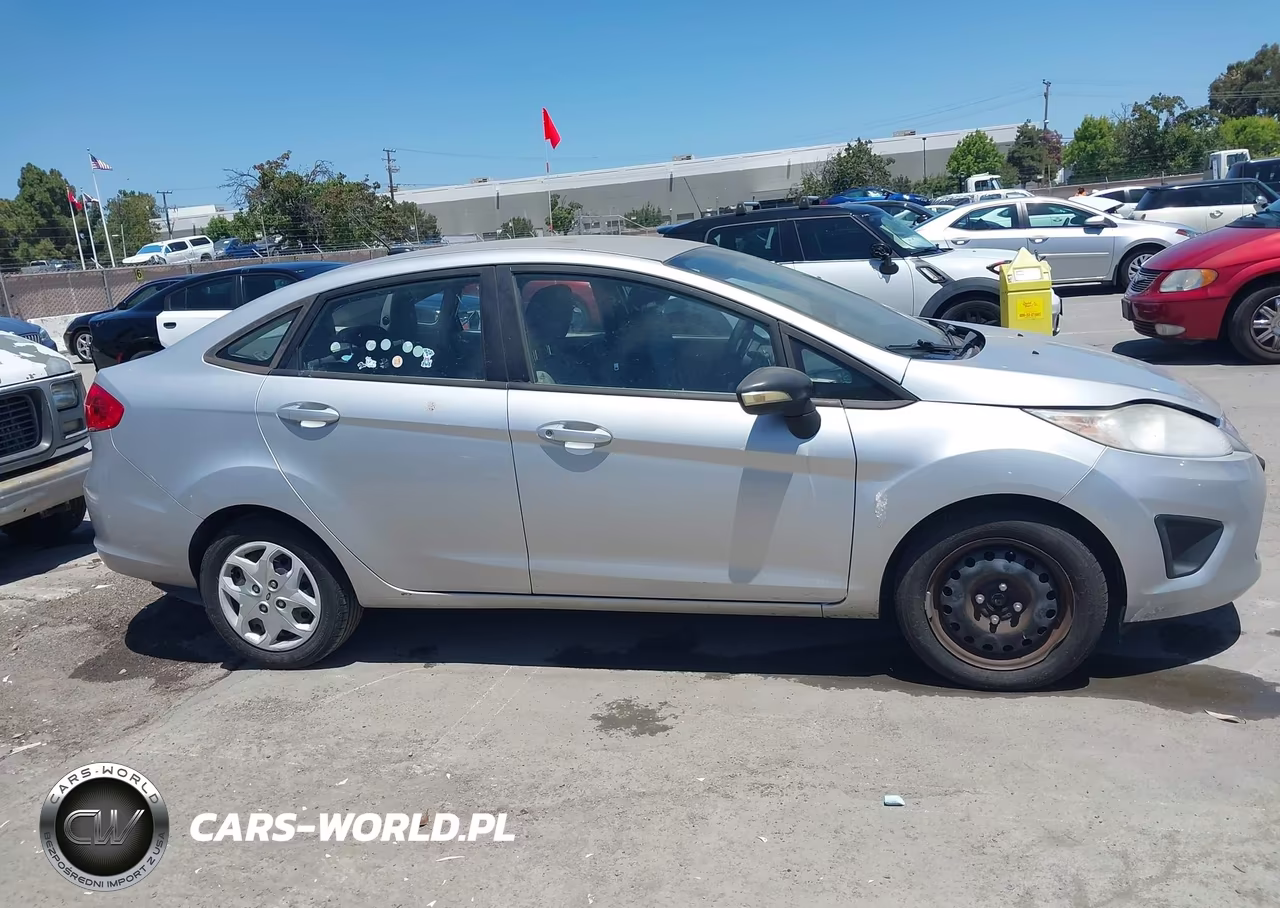 2013 Ford Fiesta S VIN:3FADP4AJ3DM162743 - 13
