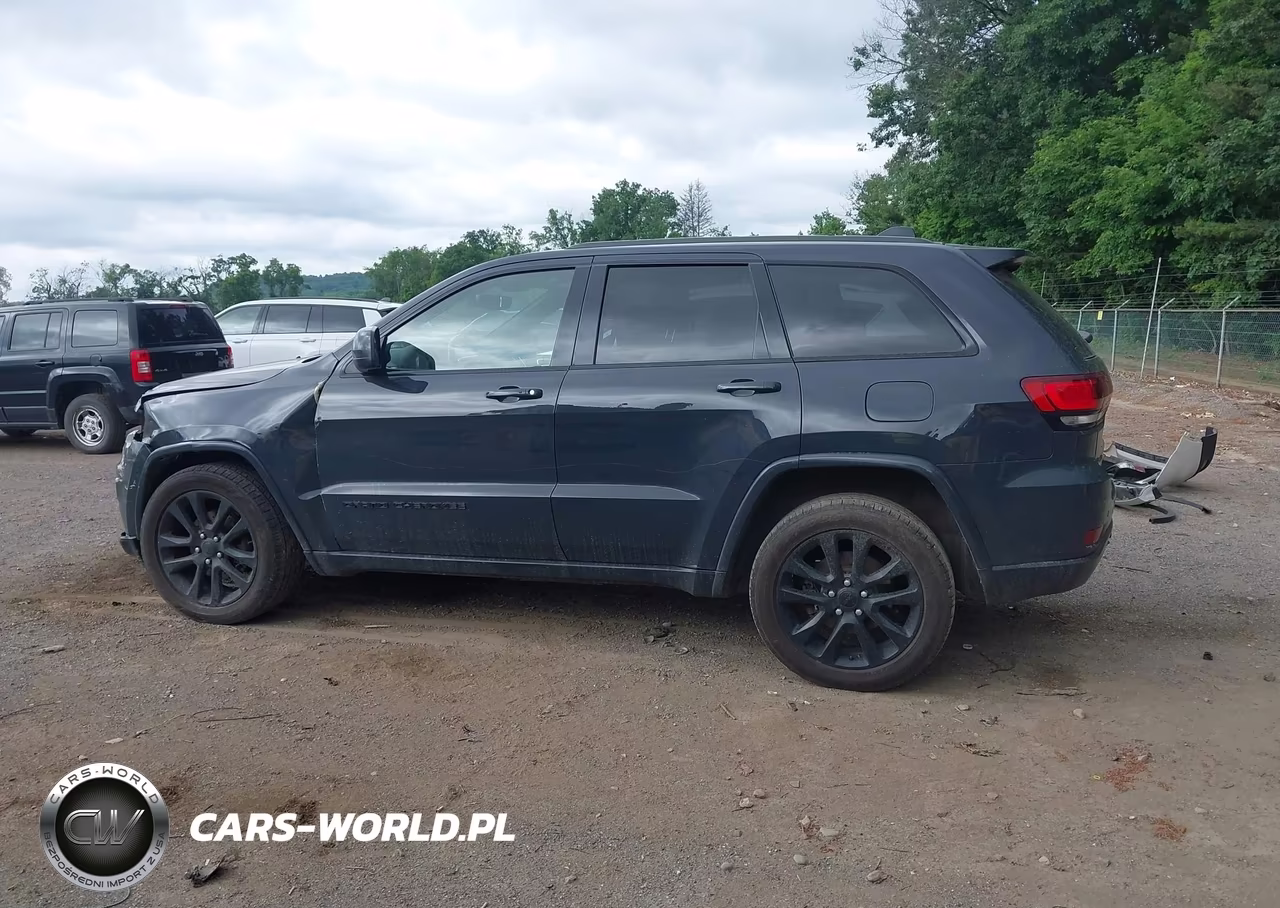 2017 Jeep Grand Cherokee Altitude 4X4 VIN:1C4RJFAG5HC922079 - 15