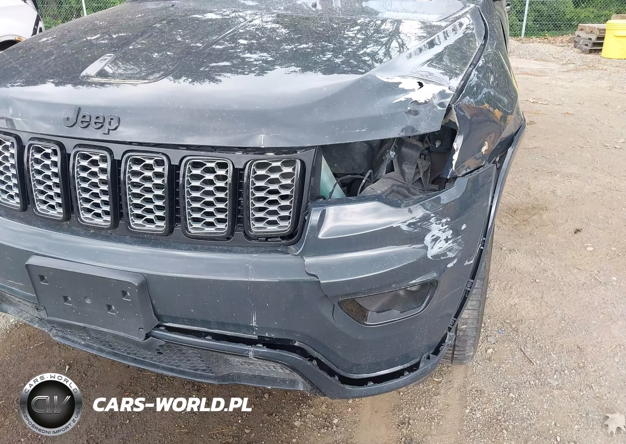 2017 Jeep Grand Cherokee Altitude 4X4 VIN:1C4RJFAG5HC922079 - 18
