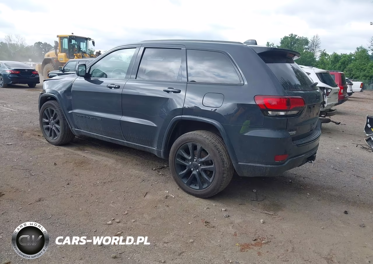 2017 Jeep Grand Cherokee Altitude 4X4 VIN:1C4RJFAG5HC922079 - 3