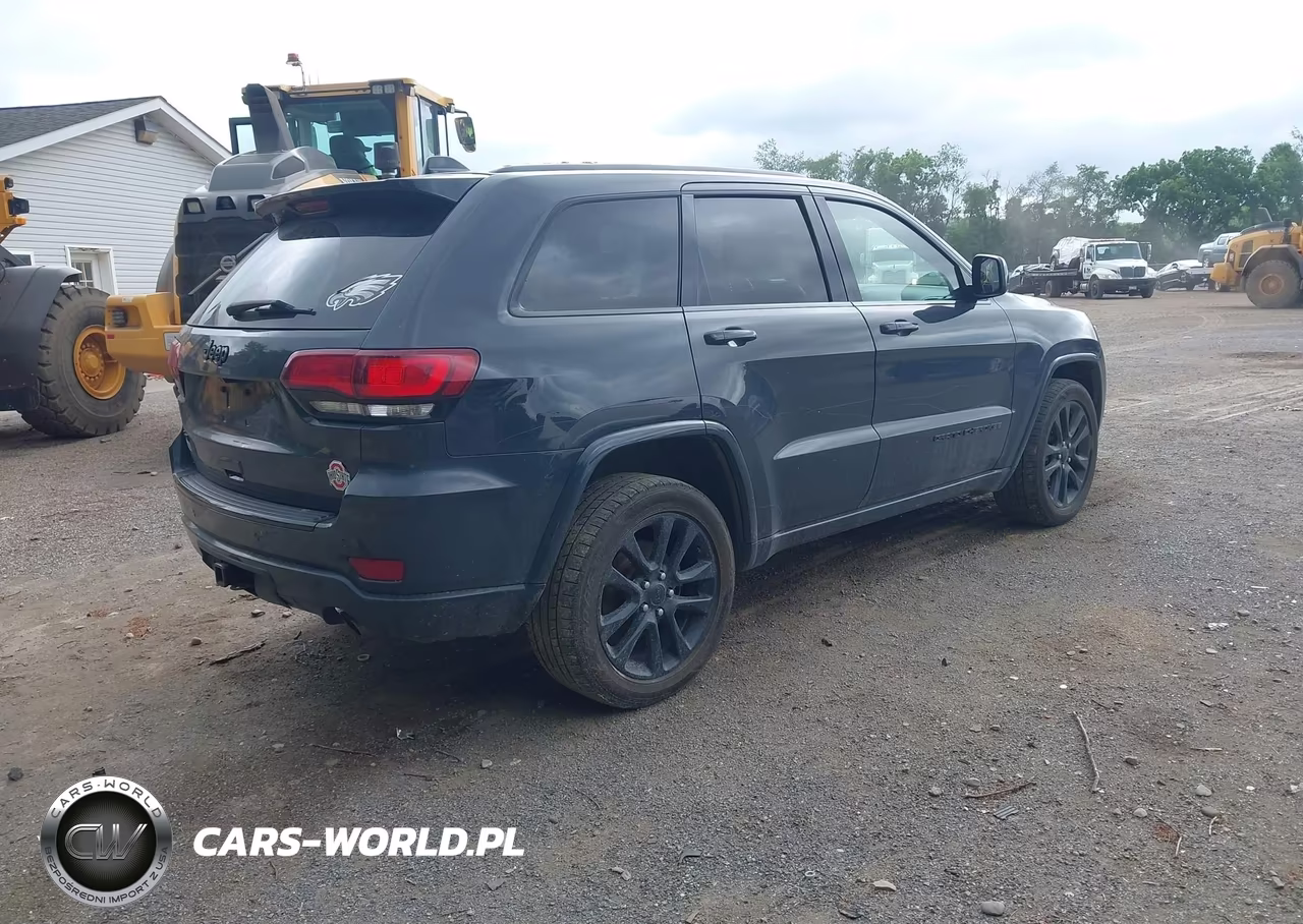 2017 Jeep Grand Cherokee Altitude 4X4 VIN:1C4RJFAG5HC922079 - 4