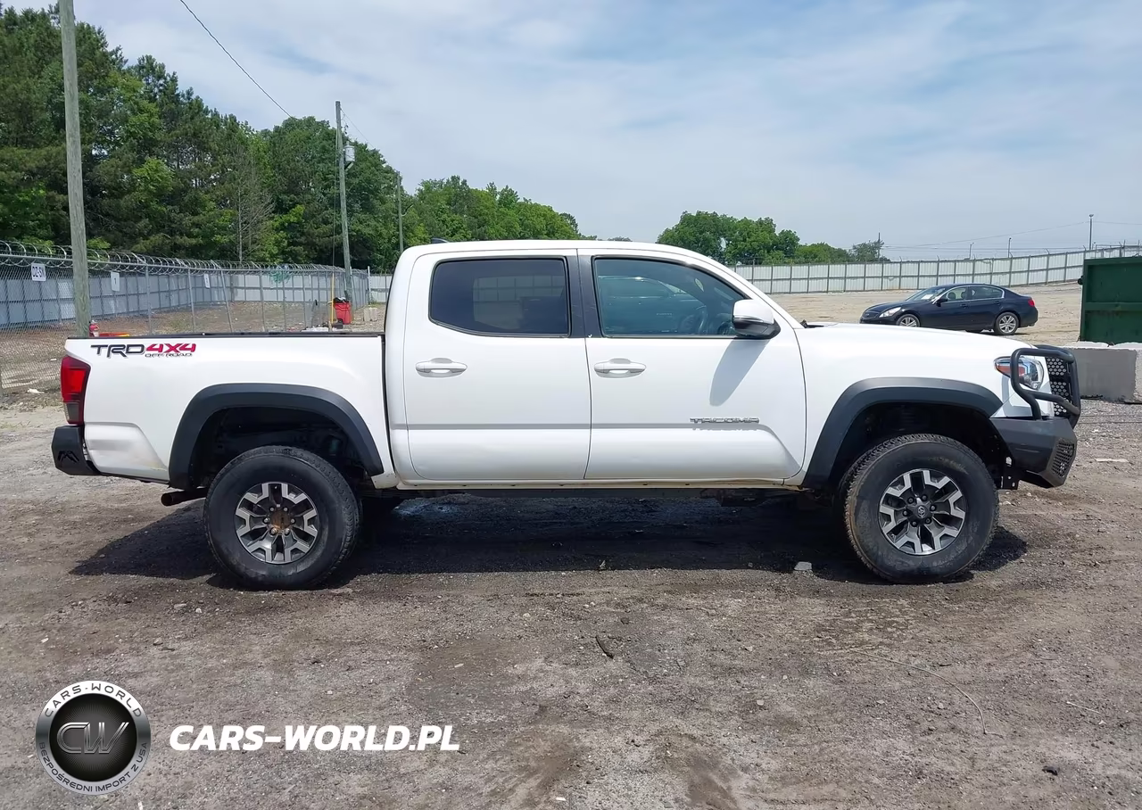 2018 Toyota Tacoma Trd Off Road VIN:5TFCZ5AN2JX133328 - 13