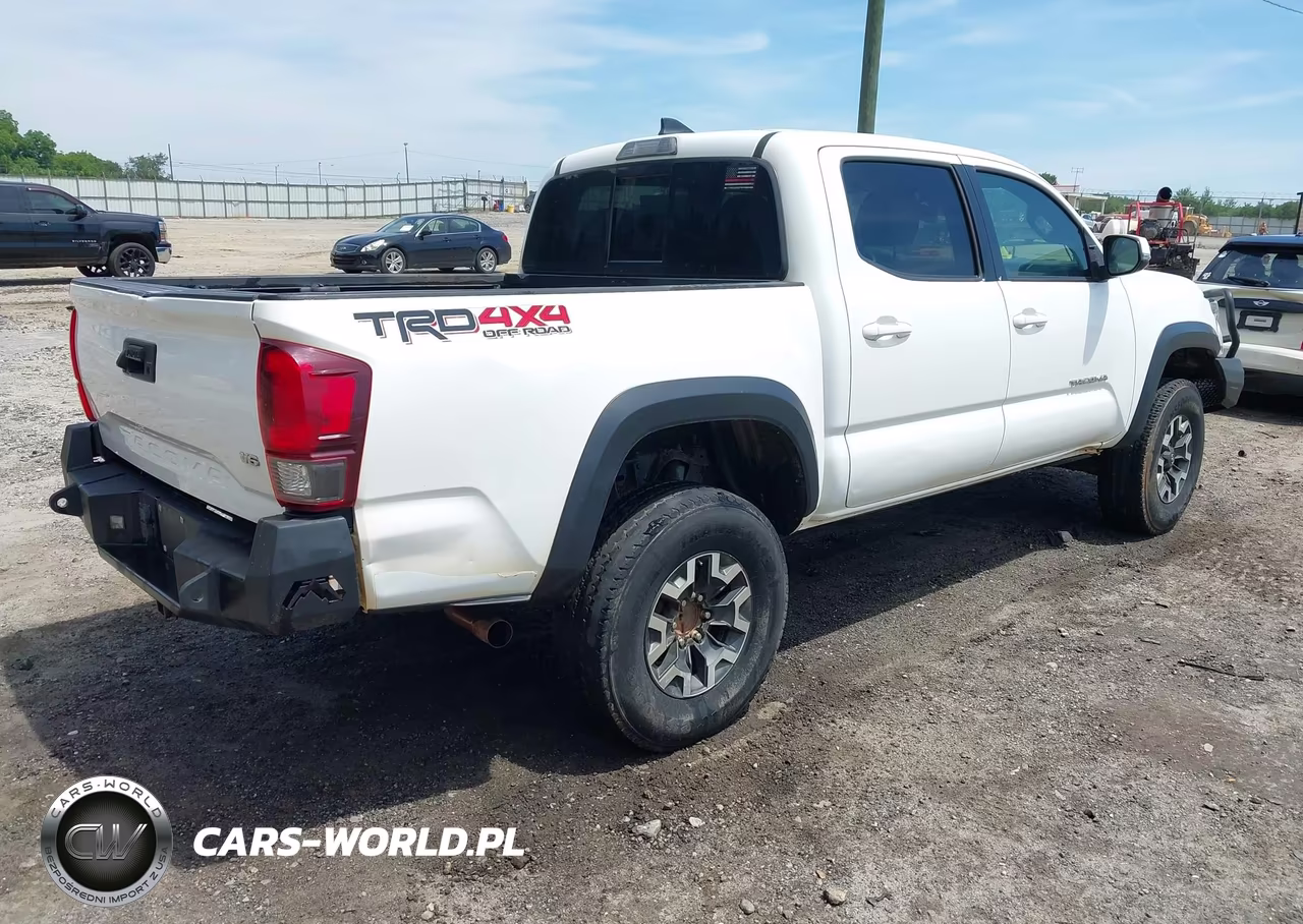 2018 Toyota Tacoma Trd Off Road VIN:5TFCZ5AN2JX133328 - 4