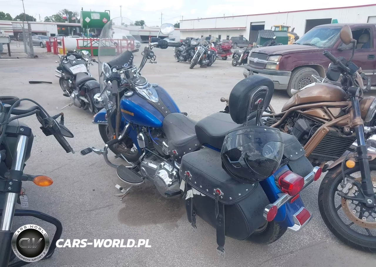 2017 Harley-Davidson Flstc Heritage Softail Classic VIN:1HD1BWV12HB026987 - 3