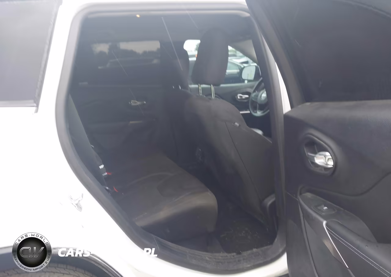 2019 Jeep Cherokee Latitude 4X4 VIN:1C4PJMCX5KD441789 - 8