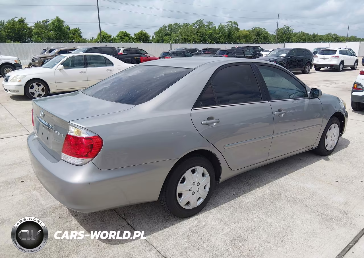 2005 Toyota Camry Le VIN:4T1BE32K05U557982 - 4