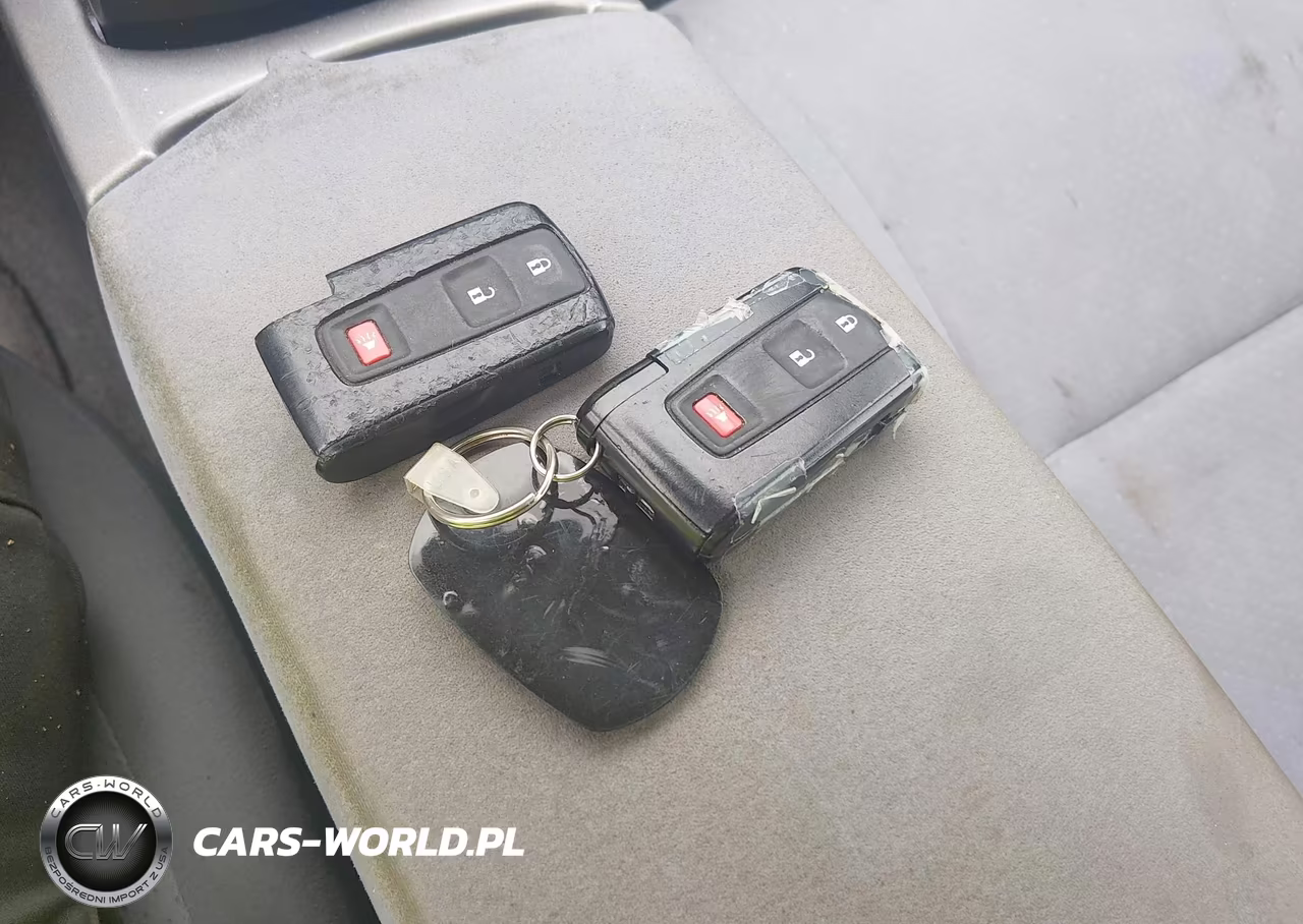 2004 Toyota Prius VIN:JTDKB20U140008647 - 11