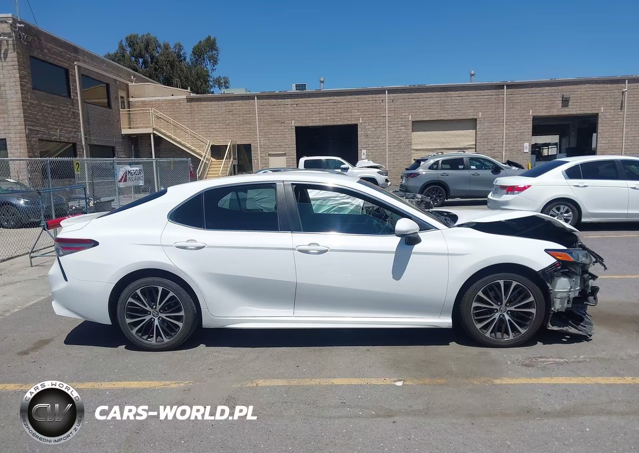 2018 Toyota Camry Se VIN:4T1B11HK4JU083665 - 14