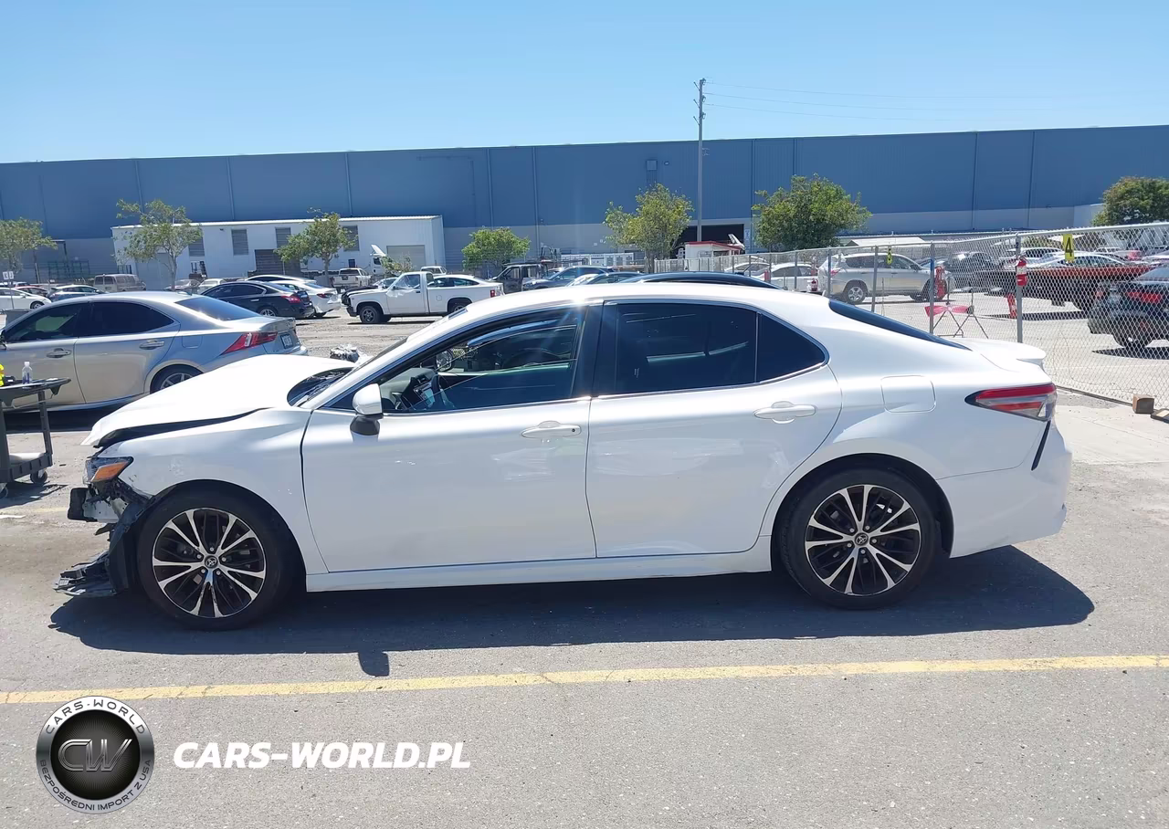 2018 Toyota Camry Se VIN:4T1B11HK4JU083665 - 15