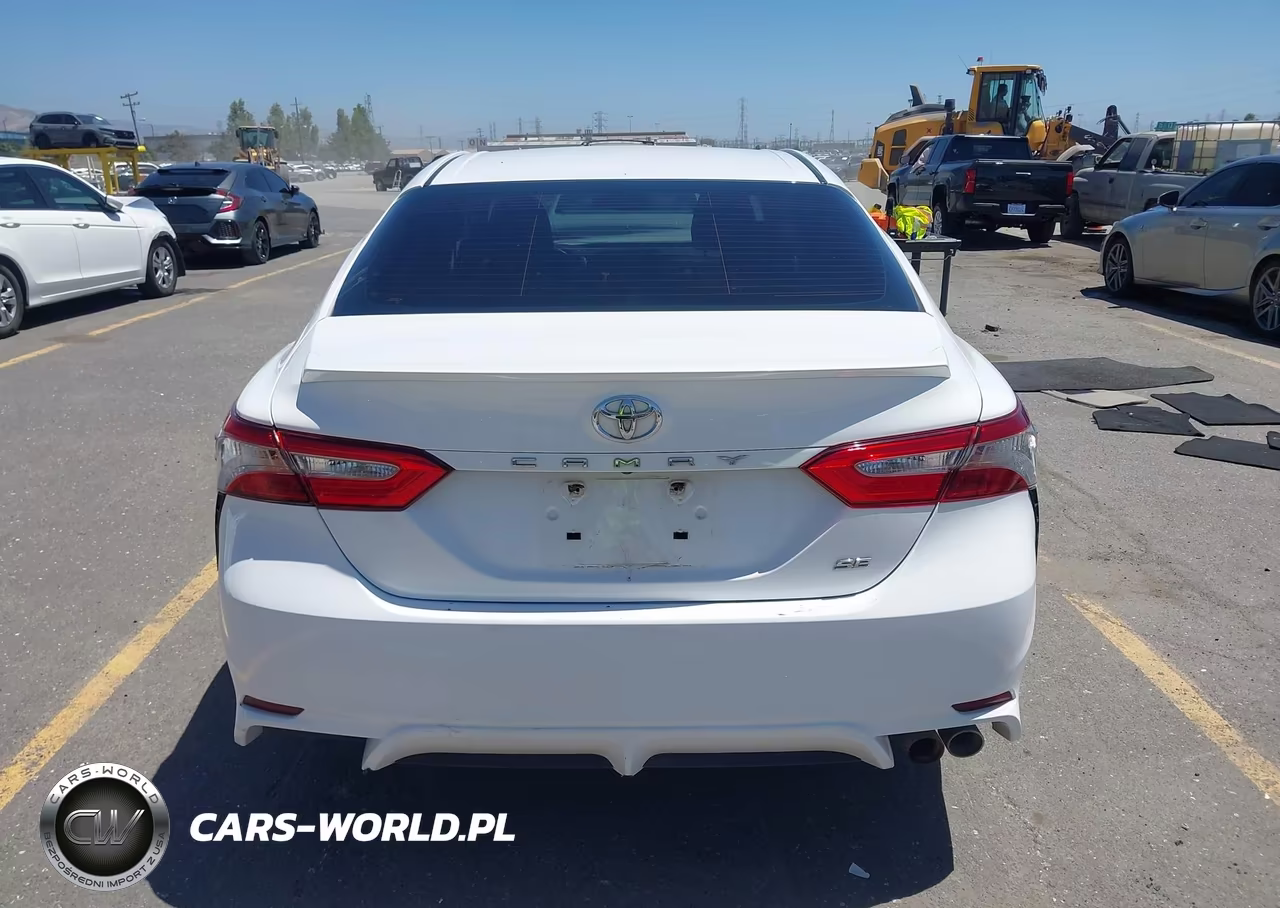 2018 Toyota Camry Se VIN:4T1B11HK4JU083665 - 17