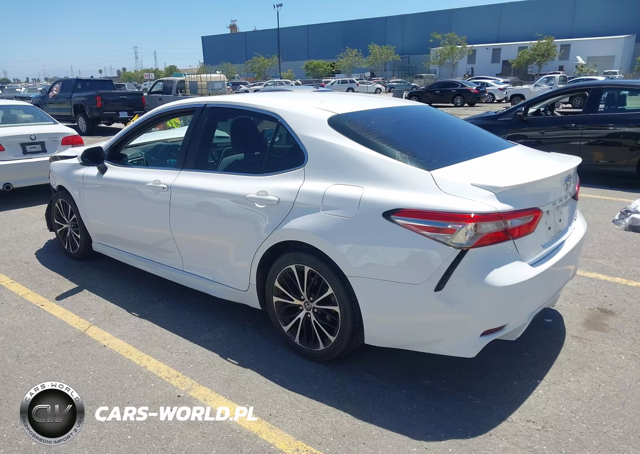 2018 Toyota Camry Se VIN:4T1B11HK4JU083665 - 3