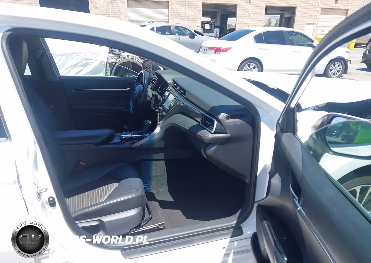 2018 Toyota Camry Se VIN:4T1B11HK4JU083665 - 5