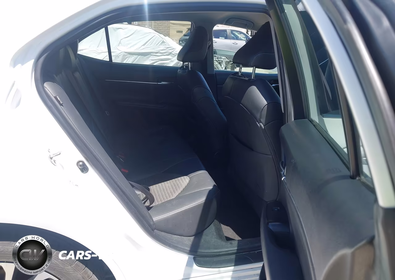 2018 Toyota Camry Se VIN:4T1B11HK4JU083665 - 8