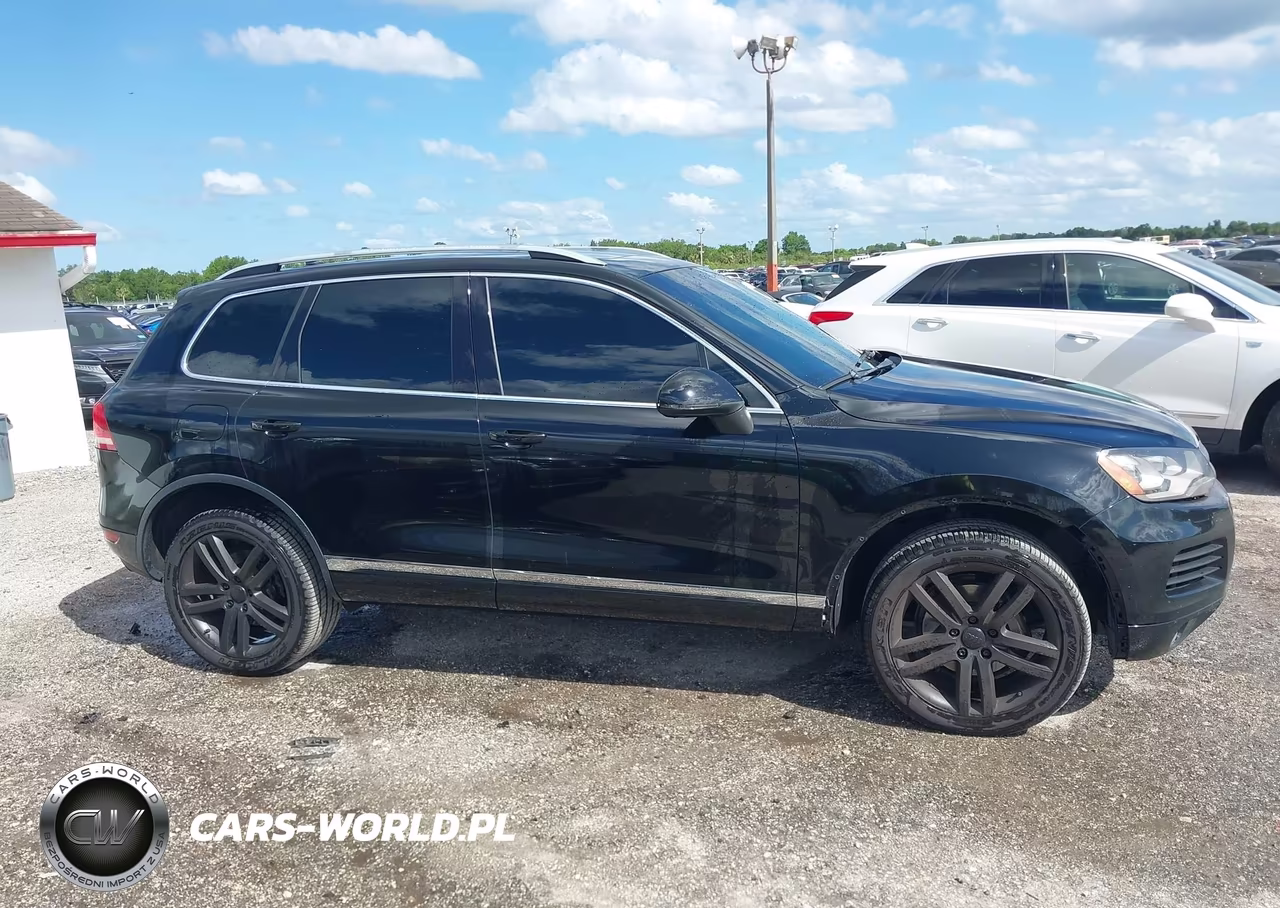 2014 Volkswagen Touareg 3.6L Lux VIN:WVGEF9BP0ED008548 - 13