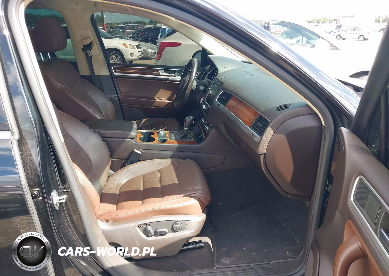 2014 Volkswagen Touareg 3.6L Lux VIN:WVGEF9BP0ED008548 - 5