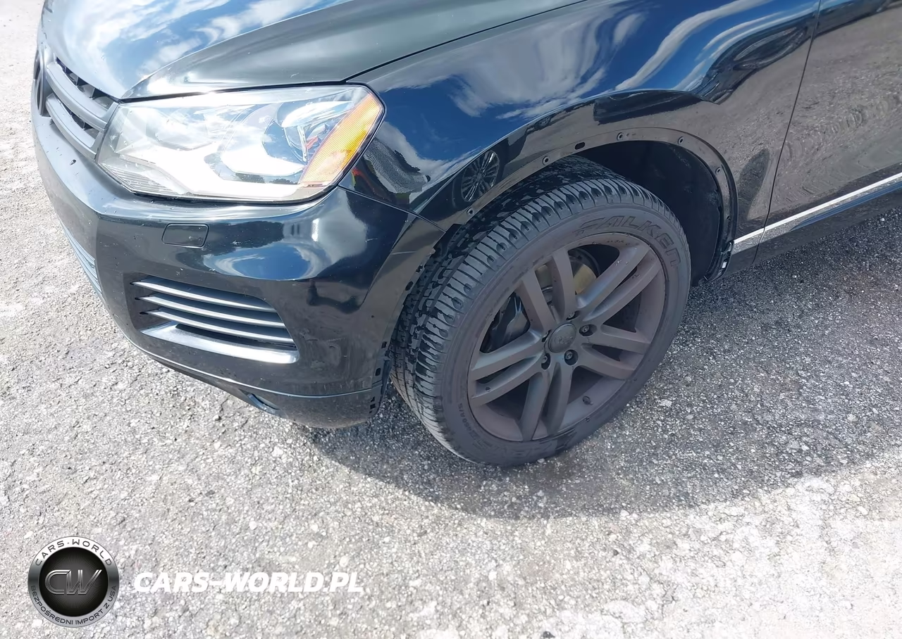 2014 Volkswagen Touareg 3.6L Lux VIN:WVGEF9BP0ED008548 - 6