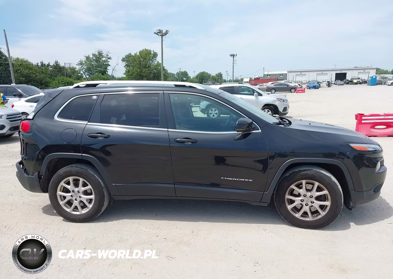 2015 Jeep Cherokee Latitude VIN:1C4PJMCS0FW795606 - 13