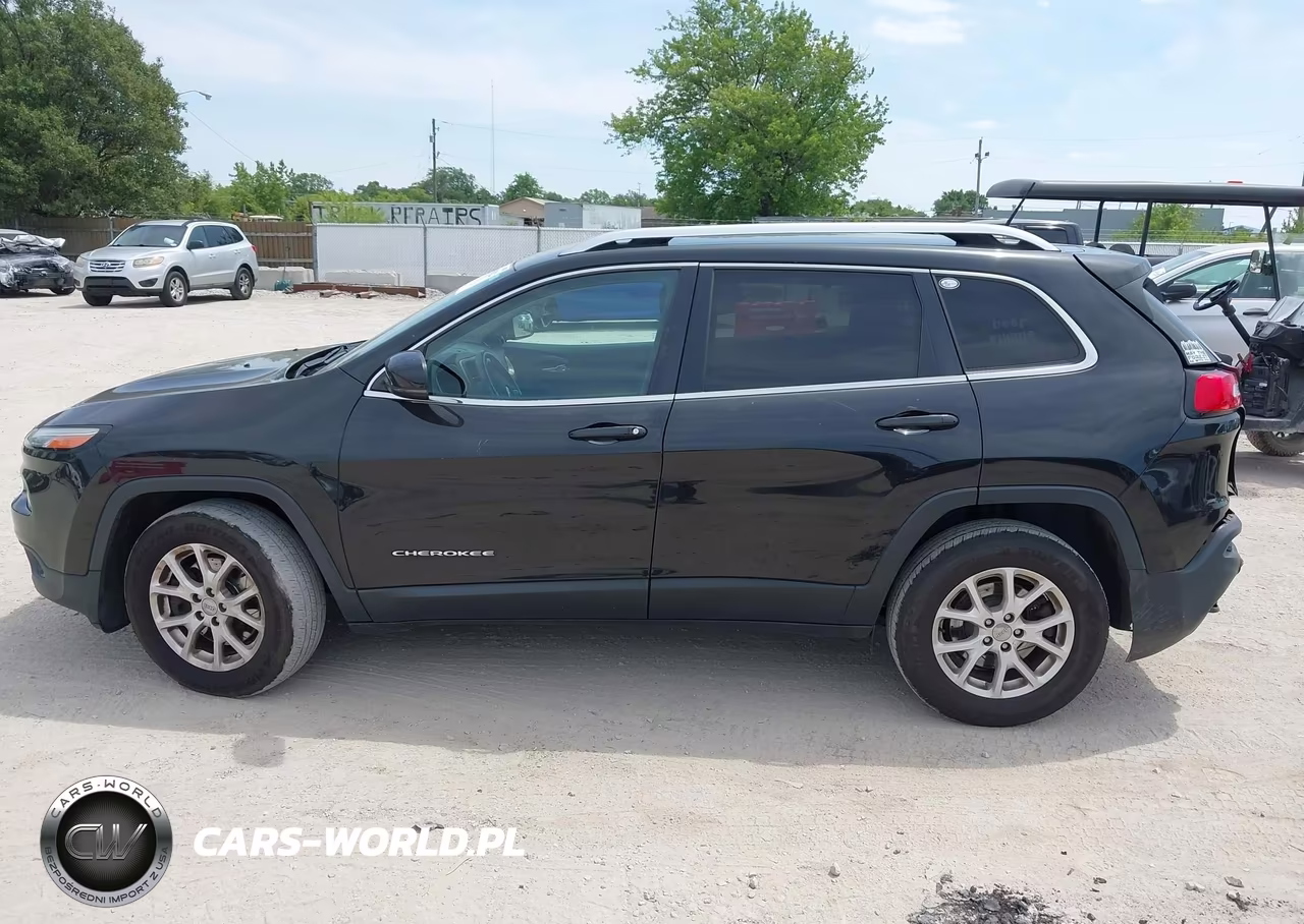2015 Jeep Cherokee Latitude VIN:1C4PJMCS0FW795606 - 14