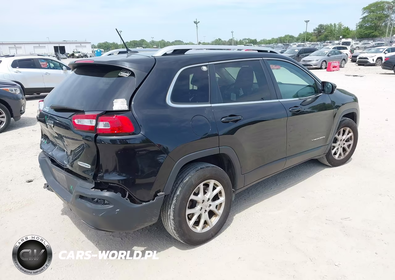 2015 Jeep Cherokee Latitude VIN:1C4PJMCS0FW795606 - 4