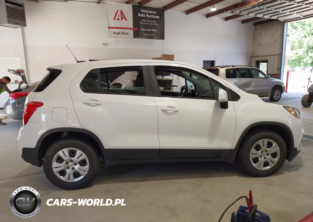 2018 Chevrolet Trax Ls VIN:3GNCJKSB2JL393631 - 14