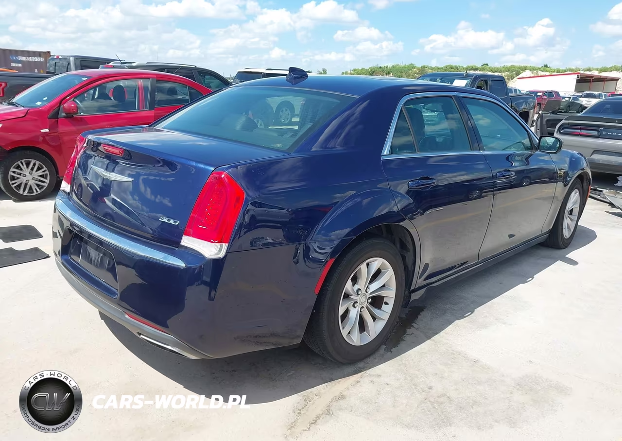 2016 Chrysler 300 Limited VIN:2C3CCAAG8GH243121 - 4