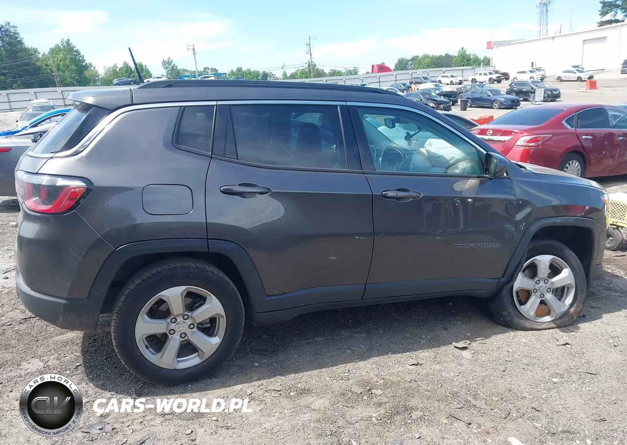 2018 Jeep Compass Latitude 4X4 VIN:3C4NJDBB3JT456992 - 13