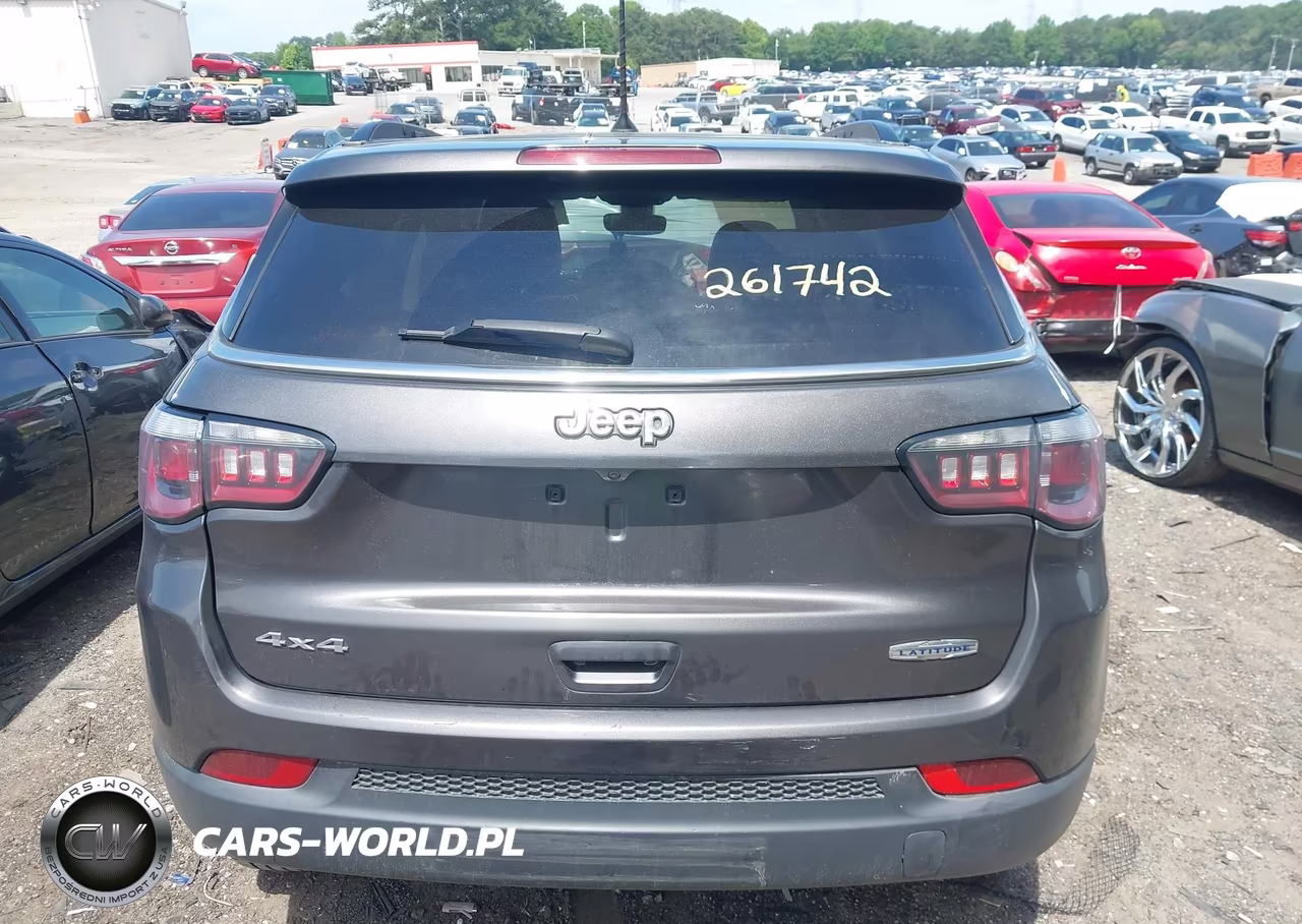 2018 Jeep Compass Latitude 4X4 VIN:3C4NJDBB3JT456992 - 16