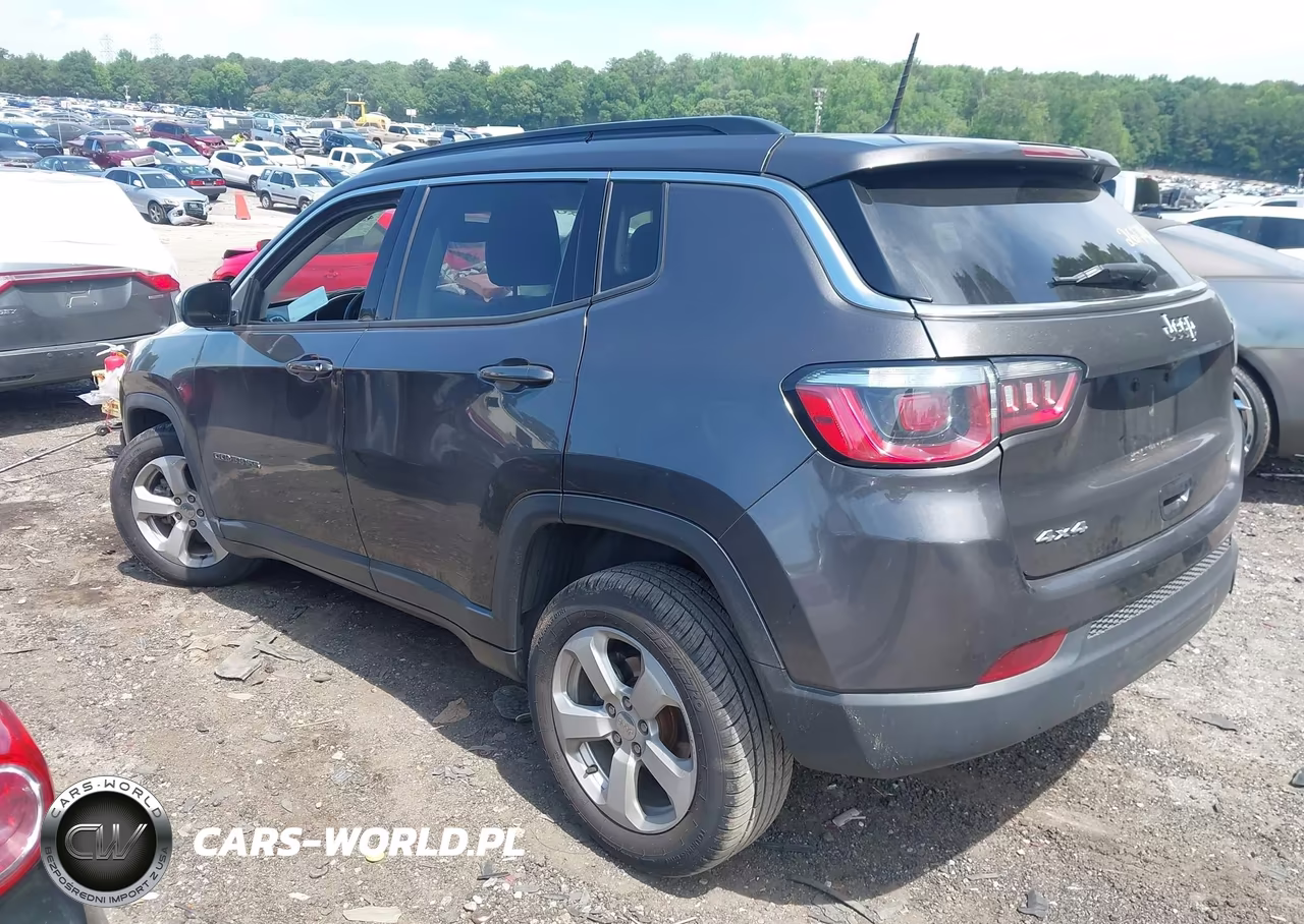 2018 Jeep Compass Latitude 4X4 VIN:3C4NJDBB3JT456992 - 3