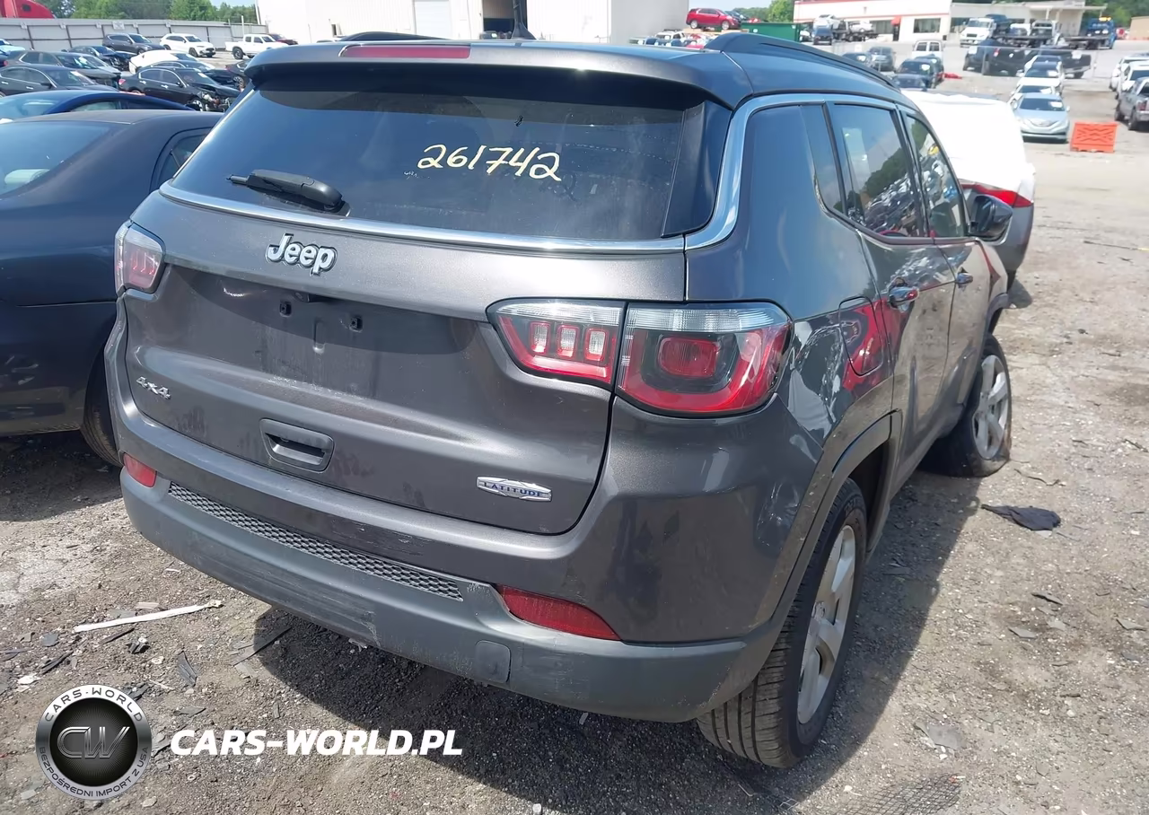 2018 Jeep Compass Latitude 4X4 VIN:3C4NJDBB3JT456992 - 4