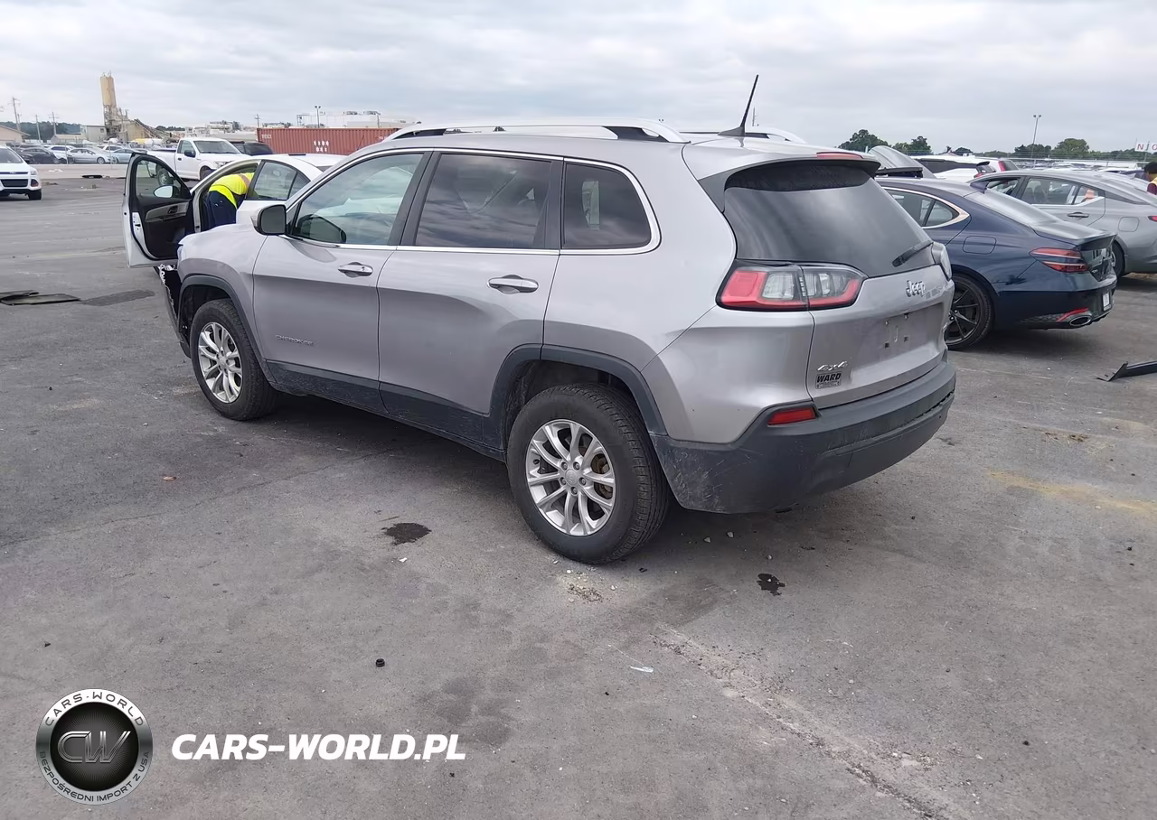 2019 Jeep Cherokee Latitude 4X4 VIN:1C4PJMCB3KD190064 - 3