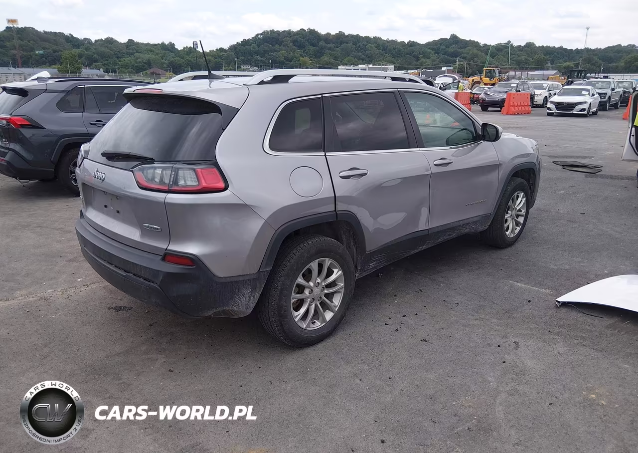 2019 Jeep Cherokee Latitude 4X4 VIN:1C4PJMCB3KD190064 - 4