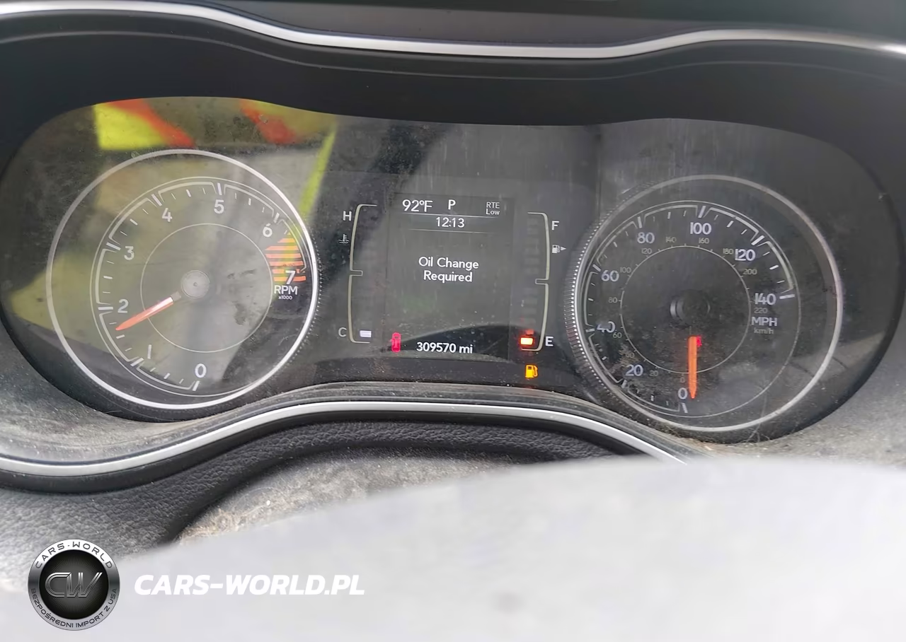 2019 Jeep Cherokee Latitude 4X4 VIN:1C4PJMCB3KD190064 - 7
