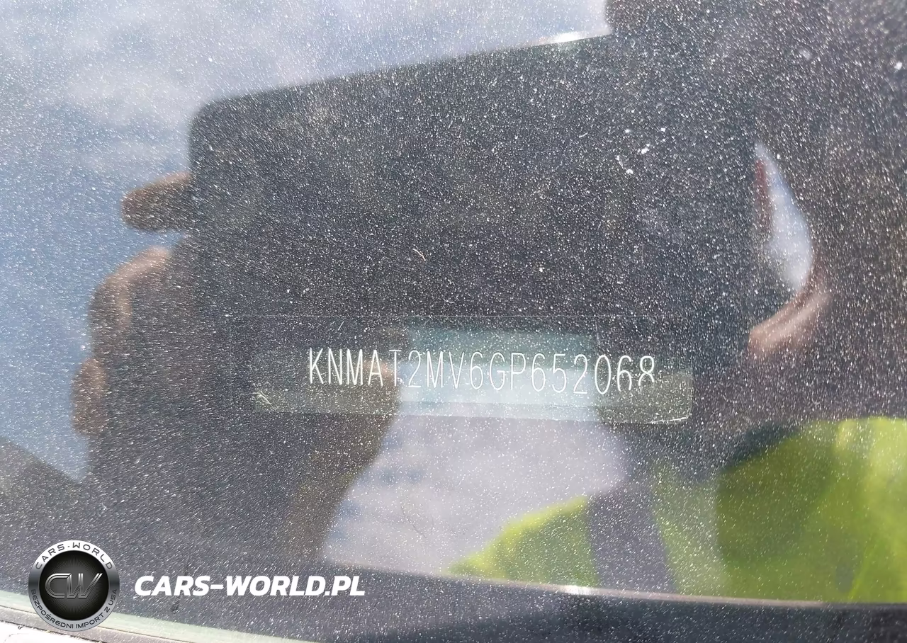 2016 Nissan Rogue S VIN:KNMAT2MV6GP652068 - 9