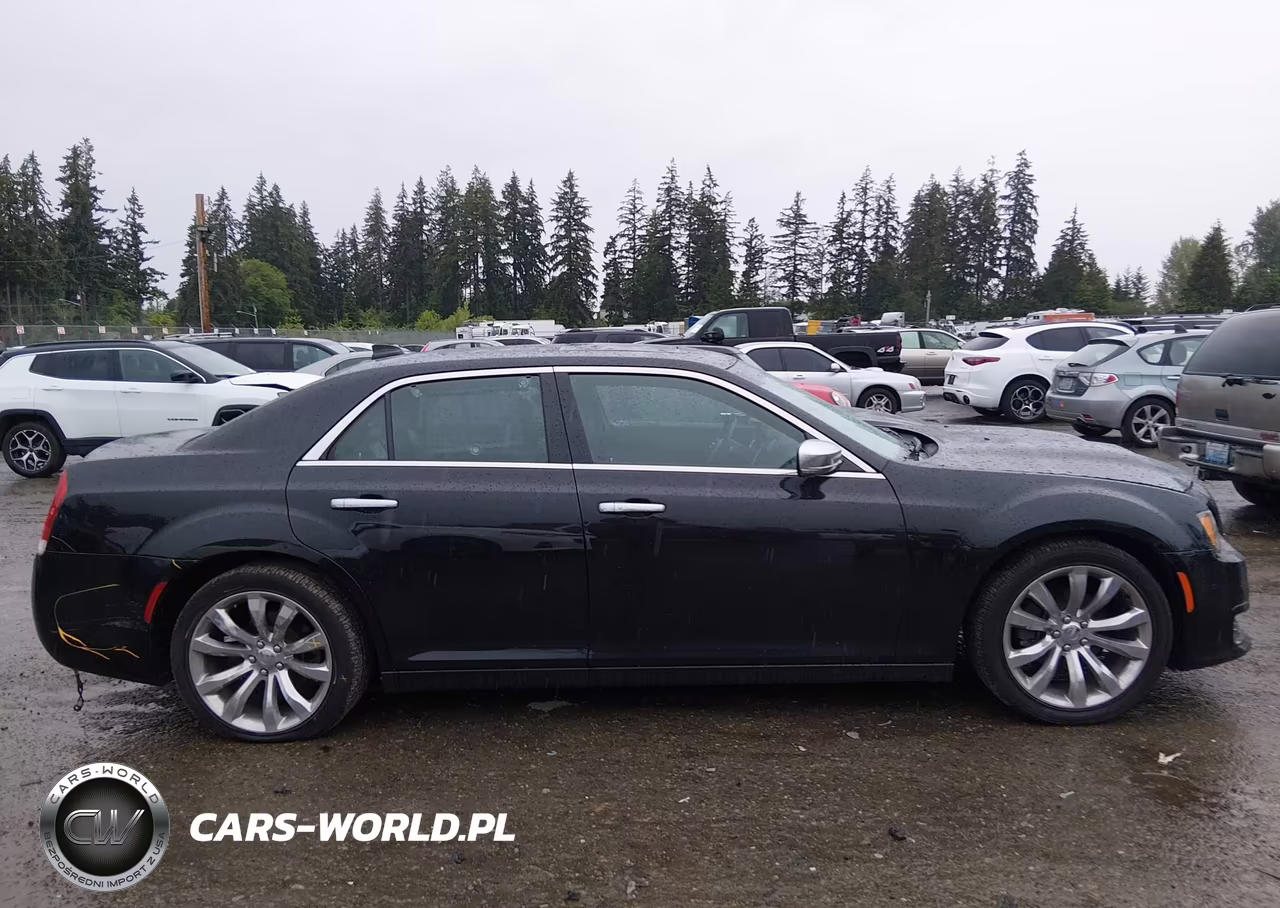 2015 Chrysler 300C Platinum VIN:2C3CCAPGXFH781017 - 13