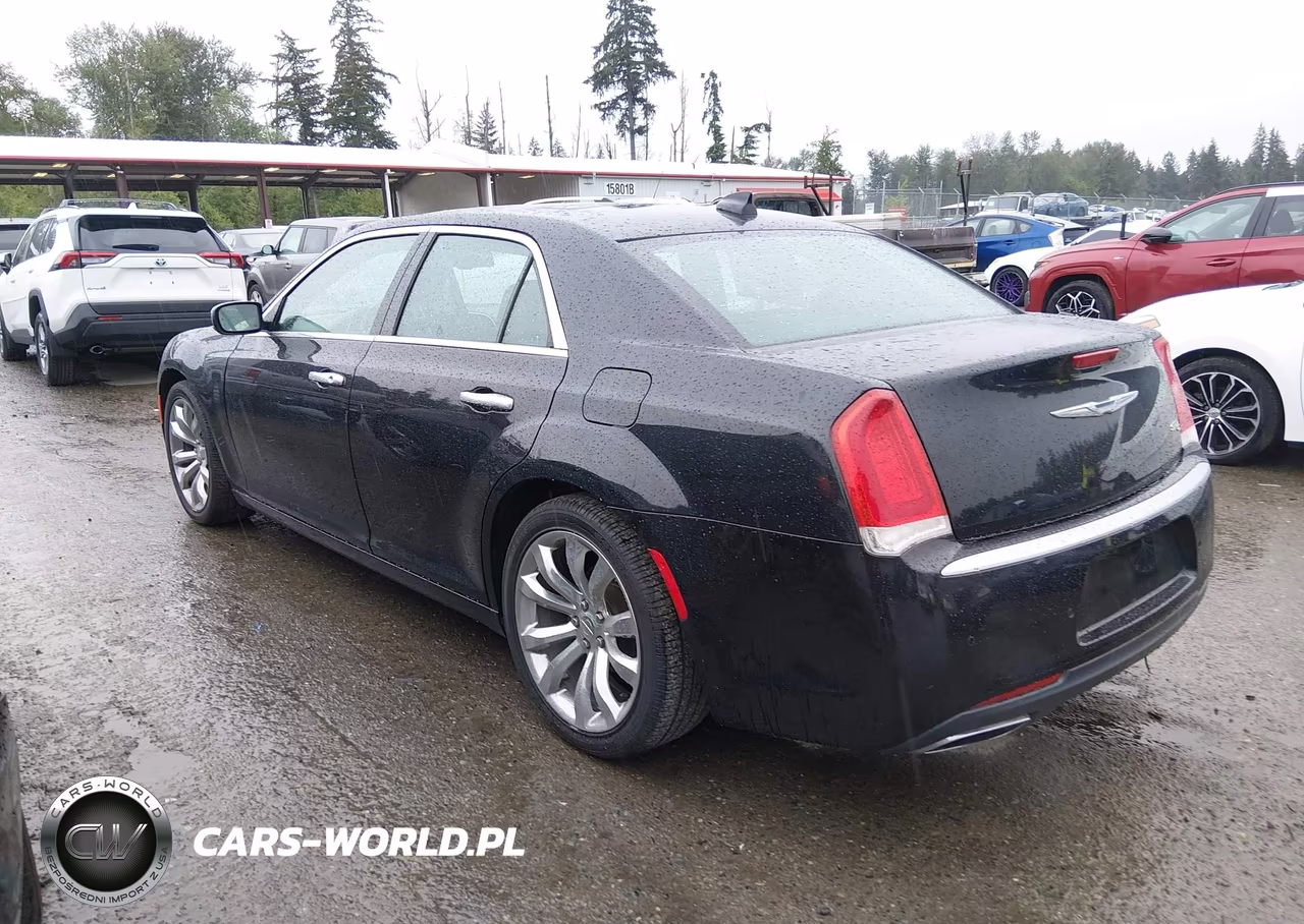 2015 Chrysler 300C Platinum VIN:2C3CCAPGXFH781017 - 3