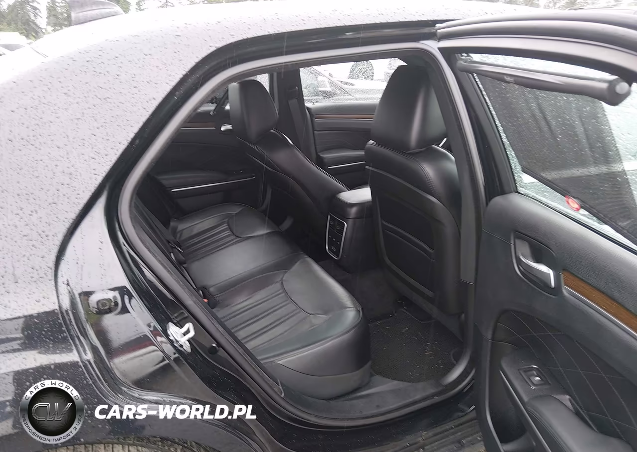 2015 Chrysler 300C Platinum VIN:2C3CCAPGXFH781017 - 8