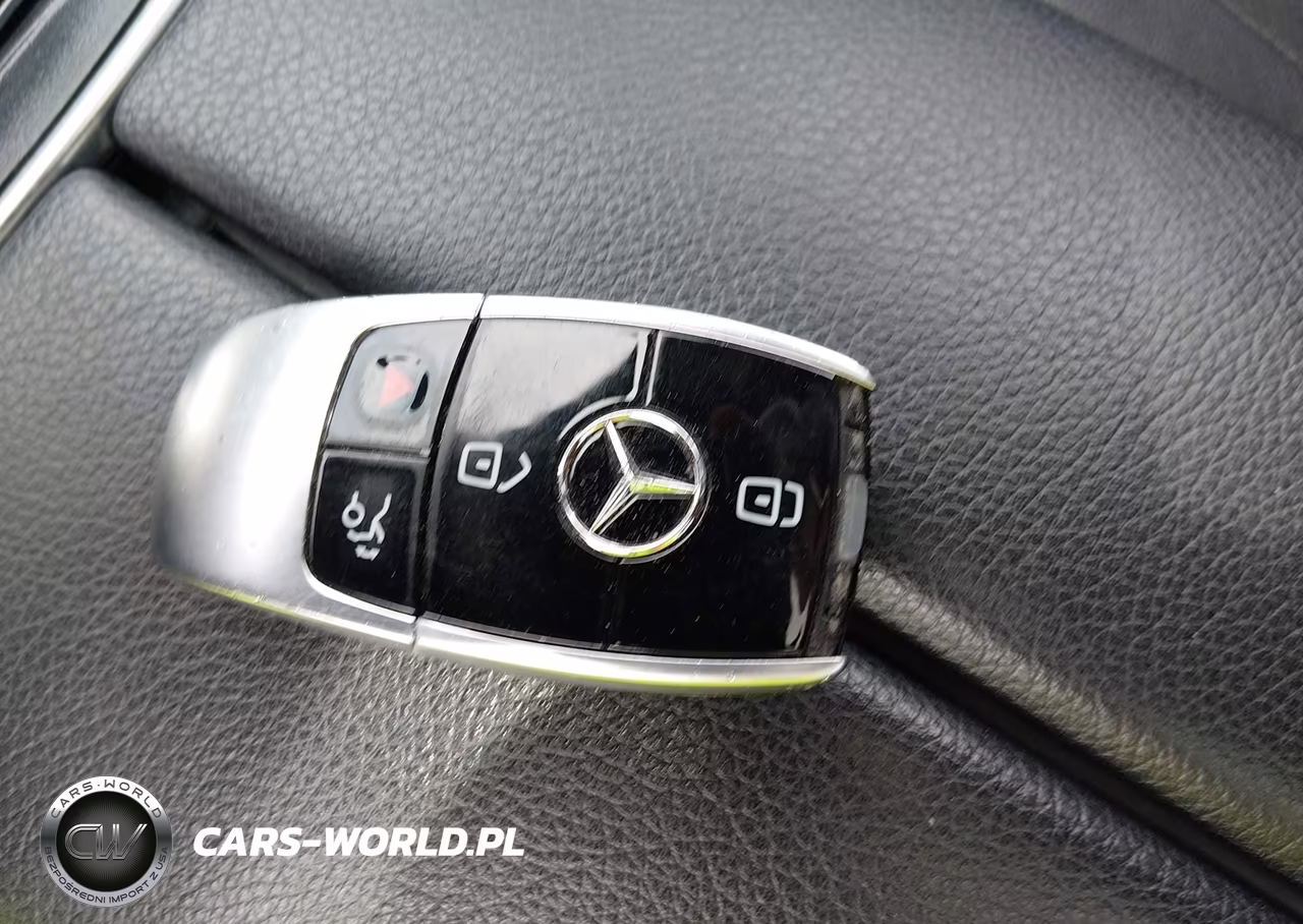 2017 Mercedes-Benz E 300 4Matic VIN:WDDZF4KB3HA045084 - 11