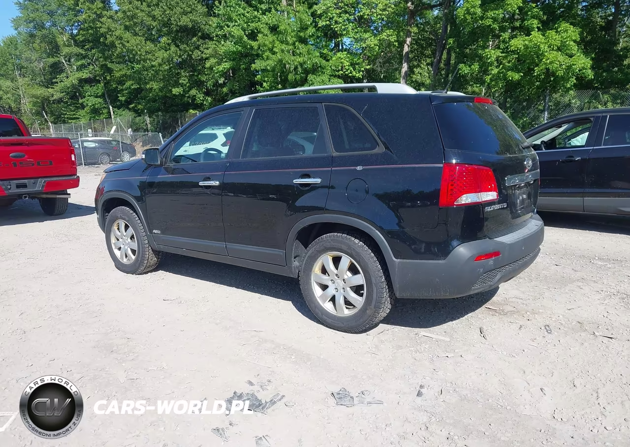 2011 Kia Sorento Lx VIN:5XYKTCA19BG128503 - 3