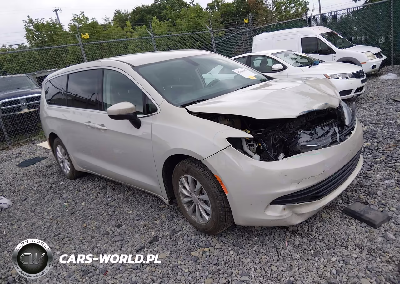 2017 Chrysler Pacifica Touring – zdjęcie 1 z 18
